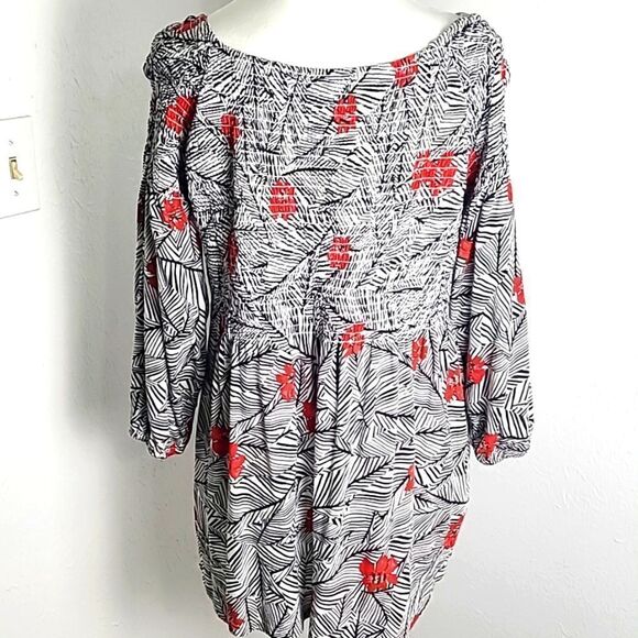 J. Jill Black & White Top w/Red Flowers, Shirred Elastic Chest, Size Medium P - Picture 9 of 11